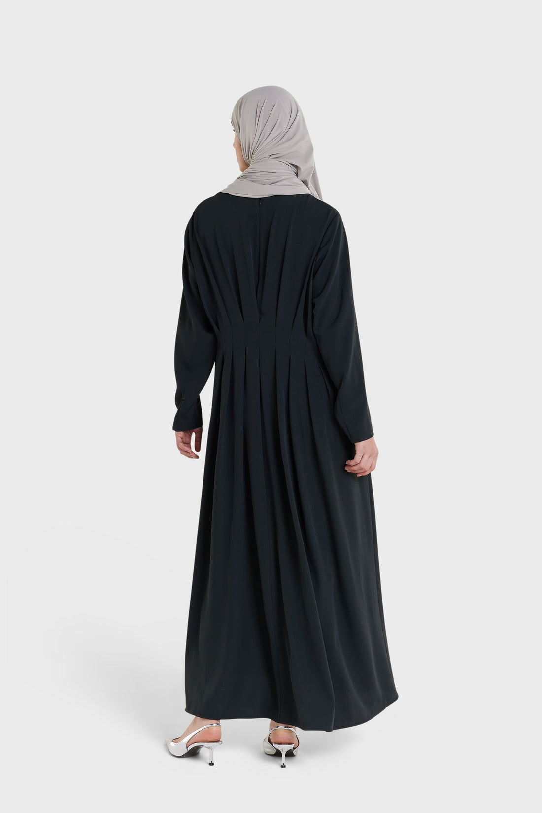 Robe mit Raffungen am Rücken | Schwarz